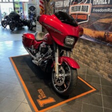 2025 Street Glide® (FLHX) thumb 2