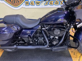 2025 Harley-Davidson<sup>®</sup> Road Glide® Mystic Shift - Black Finish thumb 3