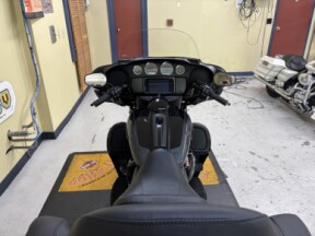 2025 Harley-Davidson<sup>®</sup> Tri Glide® Ultra Iron Horse Metallic / Vivid Black - Black Finish thumb 0