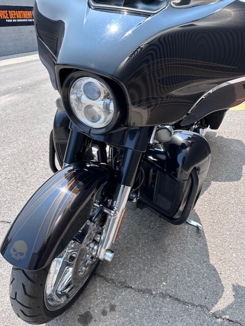 2015 Harley-Davidson CVO Street Glide Two-Tone Starfire Black/Go - Photo 6