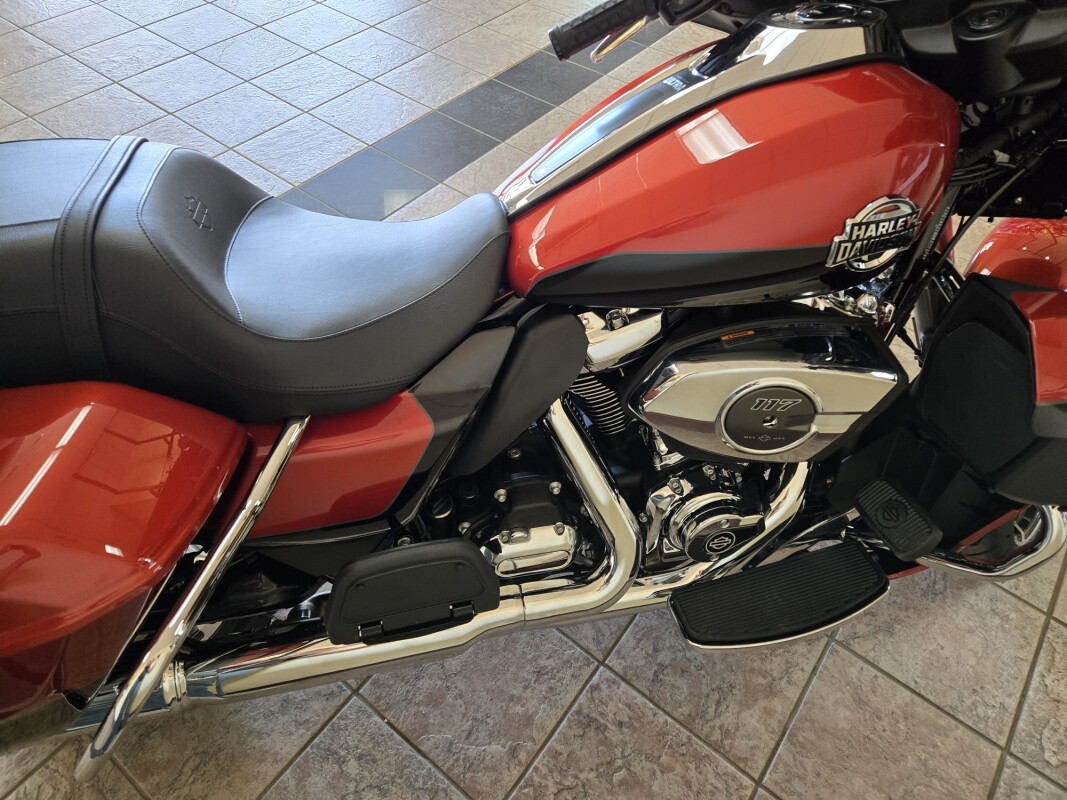 2025 Harley-Davidson Street Glide Ultra Whiskey Fire / Vivid Black - Black Finish - Photo 2