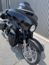 2015 Harley-Davidson<sup>®</sup> CVO<sup>™</sup> Street Glide<sup>®</sup> Two-Tone Starfire Black/Go thumb 3