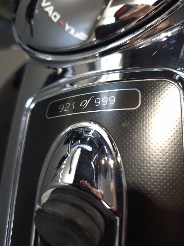 2010 Harley-Davidson CVO Ultra Classic Electra Glide Black Edit Crimson Black/slate # - Photo 9