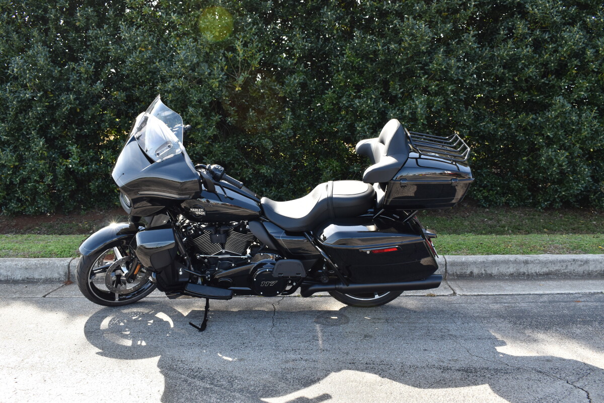 2025 Harley-Davidson Street Glide Ultra – Ultimate Touring Comfort