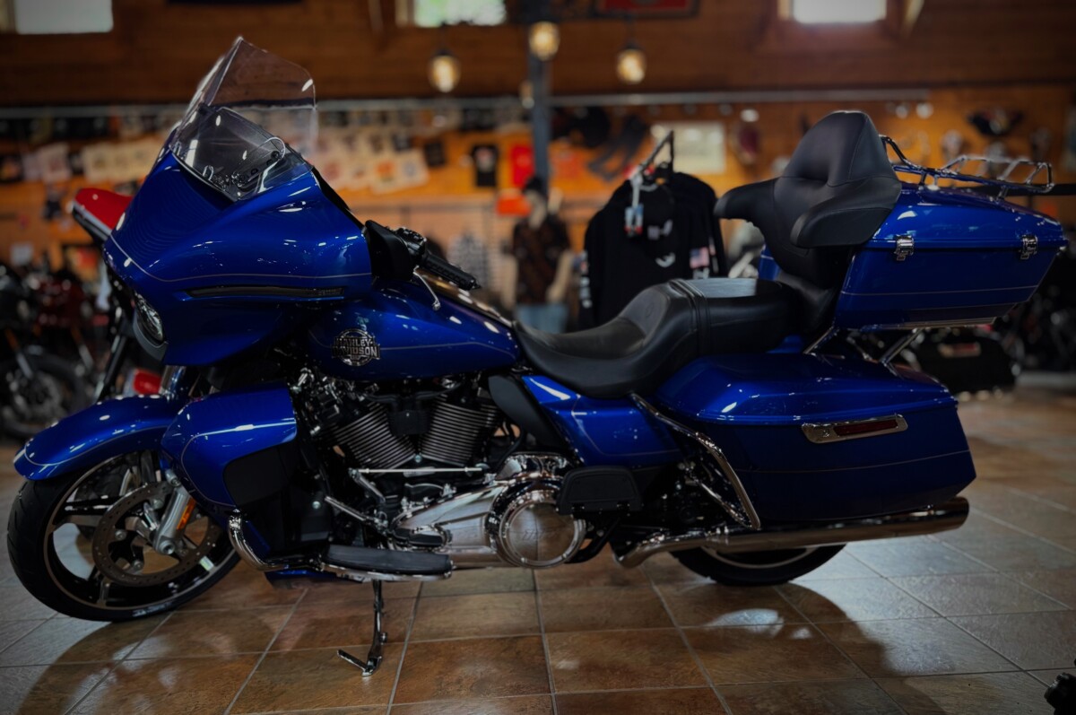 2025 Harley-Davidson Street Glide Ultra Blue Burst - Photo 2