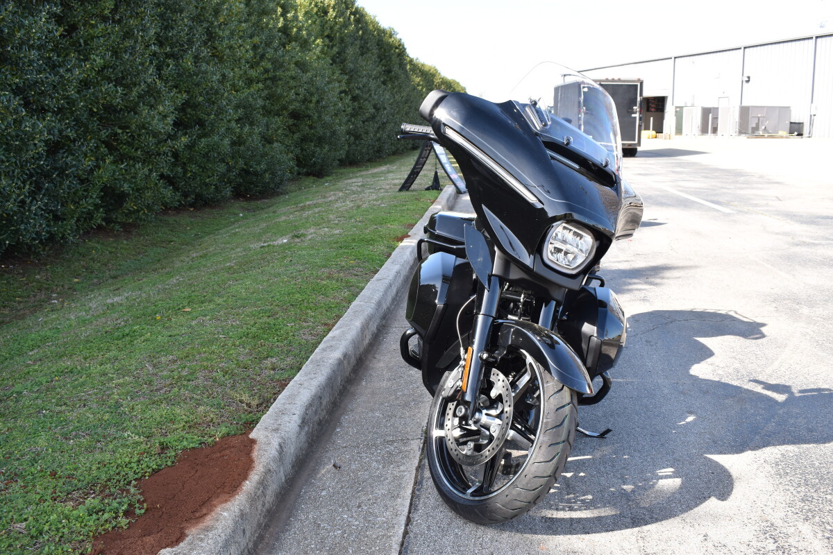 2025 Harley-Davidson Street Glide Ultra – Ultimate Touring Comfort - Photo 3