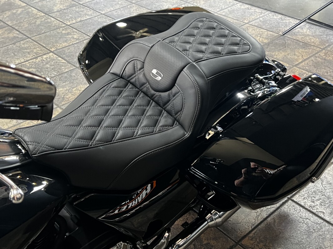 2025 Harley-Davidson Road Glide Vivid Black - Black Finish - Photo 10