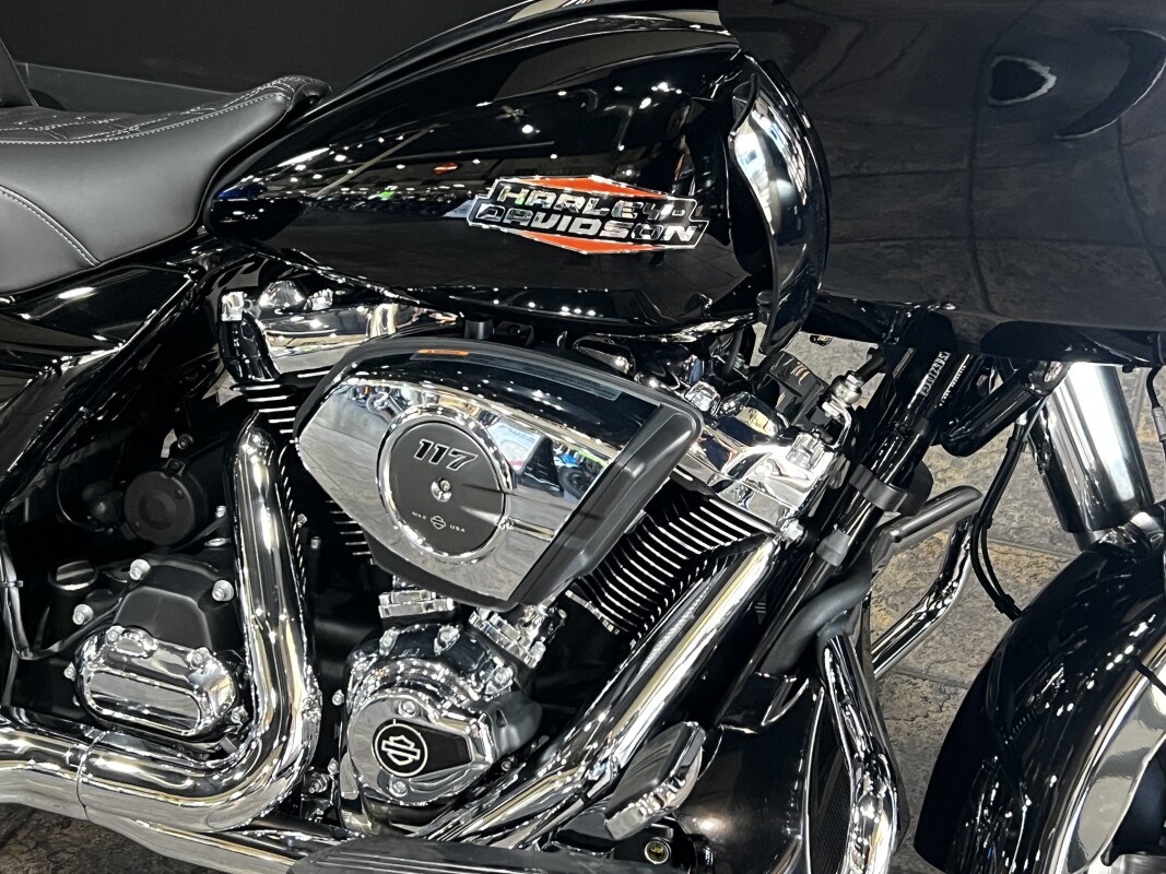 2025 Harley-Davidson Road Glide Vivid Black - Black Finish - Photo 4