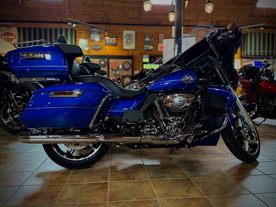 2025 Harley-Davidson Street Glide Ultra Blue Burst