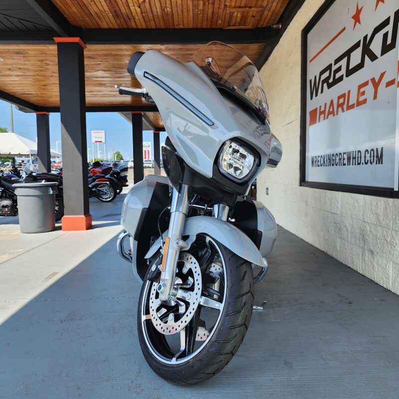 2025 Harley-Davidson Street Glide Ultra – Touring Reimagined - Photo 3