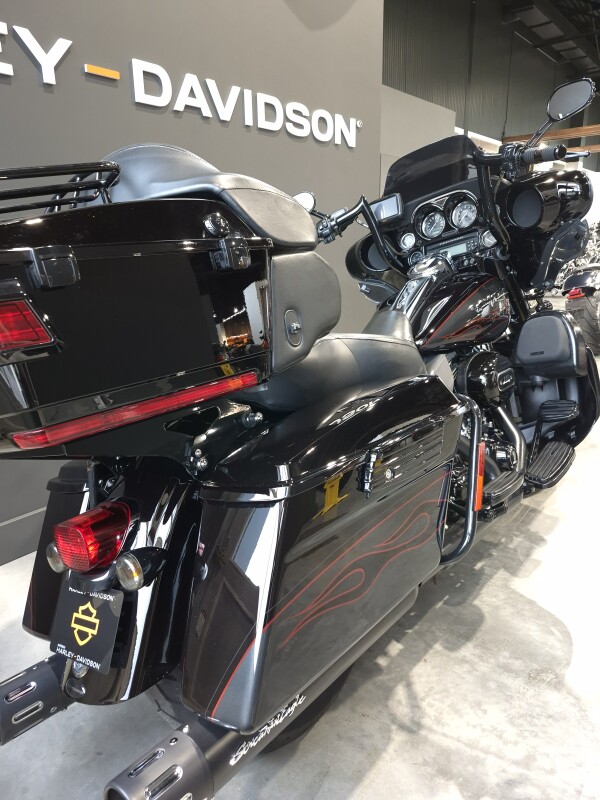 2010 Harley-Davidson CVO Ultra Classic Electra Glide Black Edit Crimson Black/slate # - Photo 5