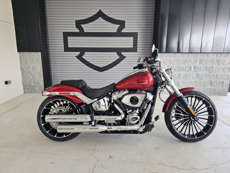 2025 Harley-Davidson<sup>®</sup> Breakout®