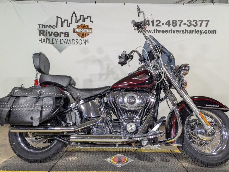 2011 Harley-Davidson<sup>®</sup> Heritage Softail<sup>®</sup> Classic Two-Tone Merlot Sunglo/Vivid B