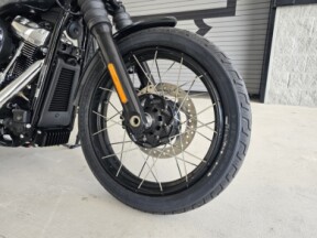2025 Harley-Davidson<sup>®</sup> Street Bob® thumb 1