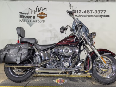 2011 Harley-Davidson<sup>®</sup> Heritage Softail<sup>®</sup> Classic Two-Tone Merlot Sunglo/Vivid B