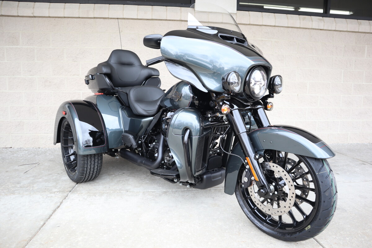 2025 Harley-Davidson Tri Glide Ultra FLHTCUTG - Photo 2