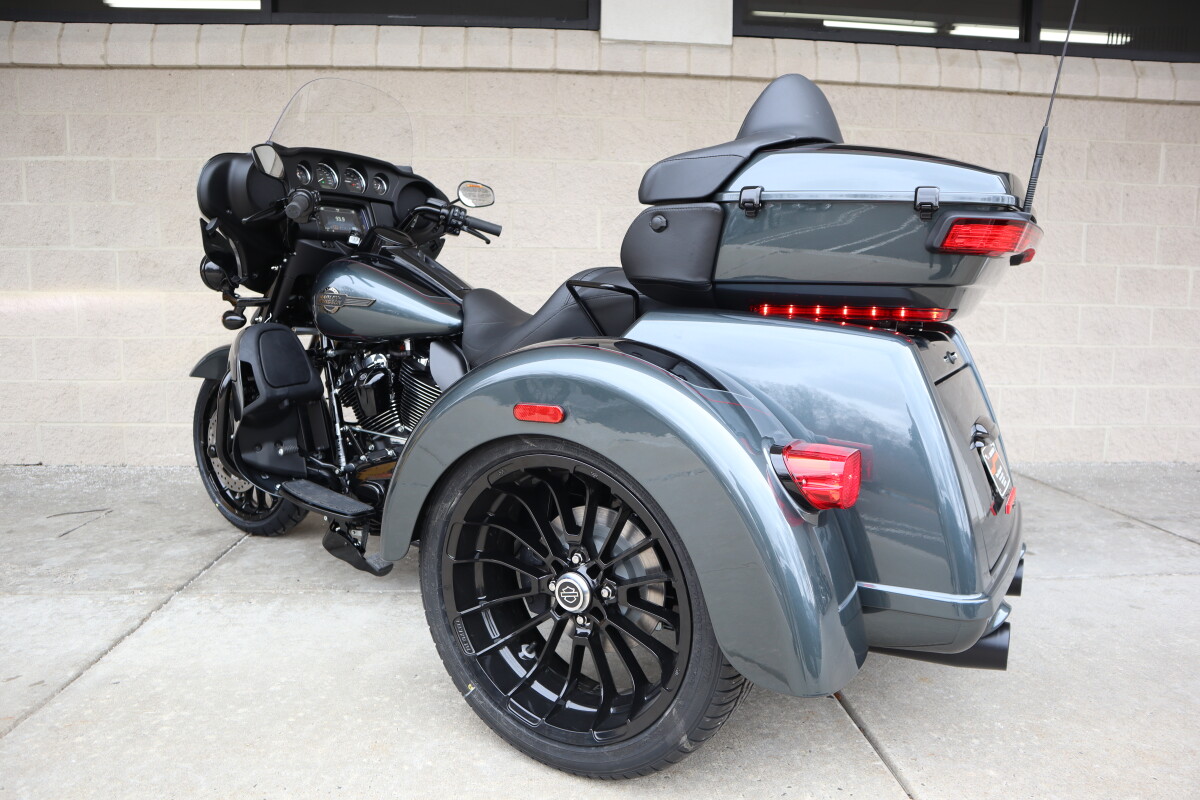 2025 Harley-Davidson Tri Glide Ultra FLHTCUTG - Photo 6