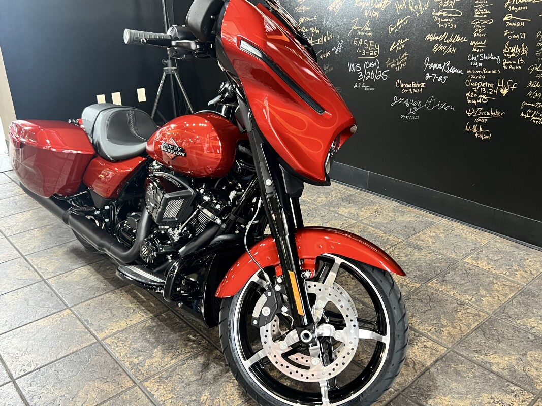 2025 Harley‑Davidson Street Glide FLHX - Photo 2