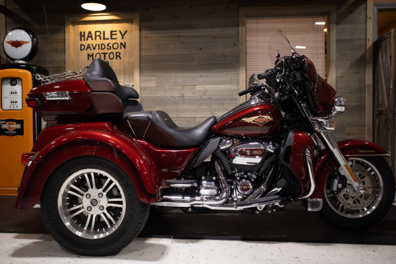 2023 Tri Glide® Ultra (FLHTCUTG)