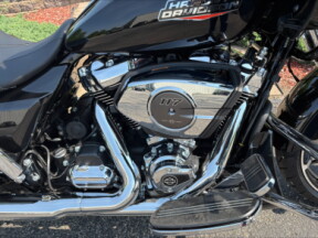 2025 Harley-Davidson<sup>®</sup> Road Glide® Vivid Black thumb 2