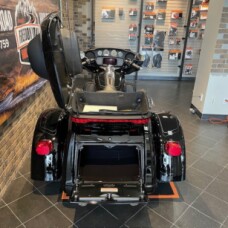 2025 Tri Glide® Ultra (FLHTCUTG) thumb 2