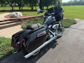 2025 Harley-Davidson<sup>®</sup> Road Glide® Vivid Black thumb 1
