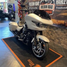 2025 Road Glide® (FLTRX) thumb 3