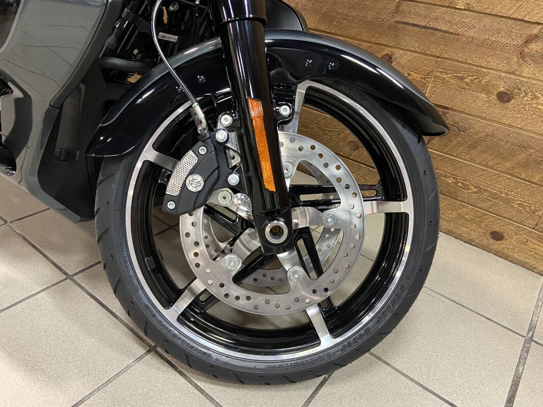 2025 Harley-Davidson Street Glide Ultra Iron Horse Metallic / Vivid Black - FLHXU - Photo 4
