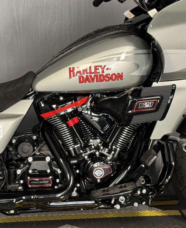 2025 Harley-Davidson CVO Road Glide ST FLTRXSTSE MERCURY SILVER - Photo 6