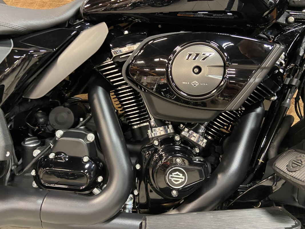 2025 Harley-Davidson Street Glide Ultra Iron Horse Metallic / Vivid Black - FLHXU - Photo 3