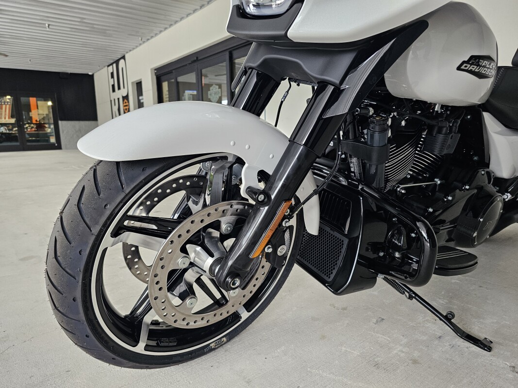 2025 Harley-Davidson Street Glide - Photo 6