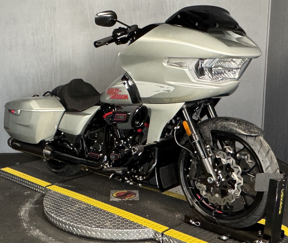 2025 Harley-Davidson CVO Road Glide ST FLTRXSTSE MERCURY SILVER - Photo 7