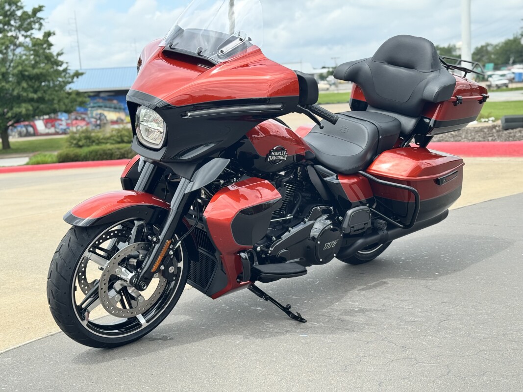 2025 Harley-Davidson Street Glide Ultra FLHXU Whiskey Fire / Vivid Black - Photo 5