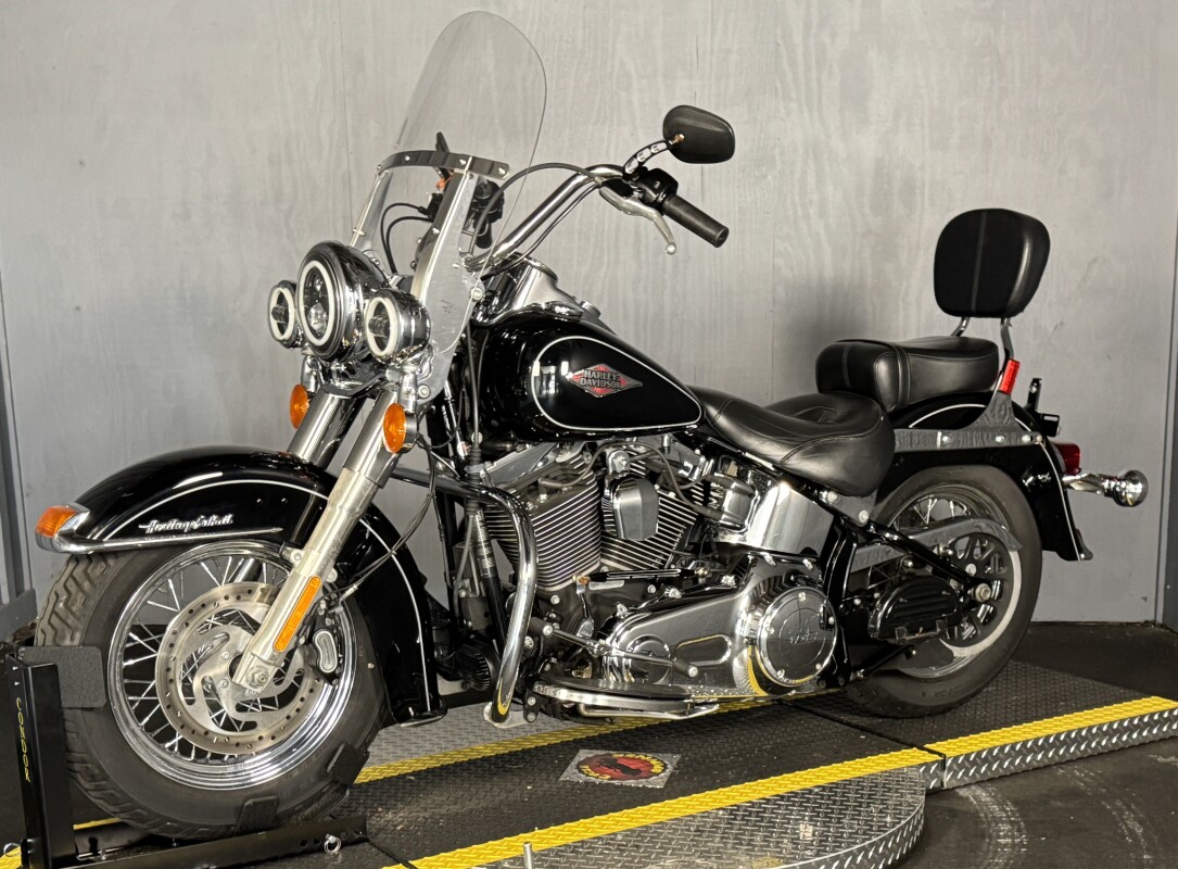 2015 Harley-Davidson Heritage Softail Classic FLSTC BLACK W/ PINSTRI - Photo 9
