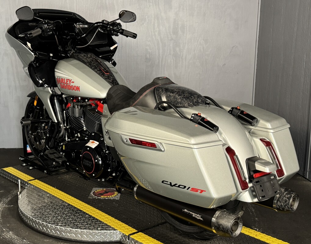 2025 Harley-Davidson CVO Road Glide ST FLTRXSTSE MERCURY SILVER - Photo 10