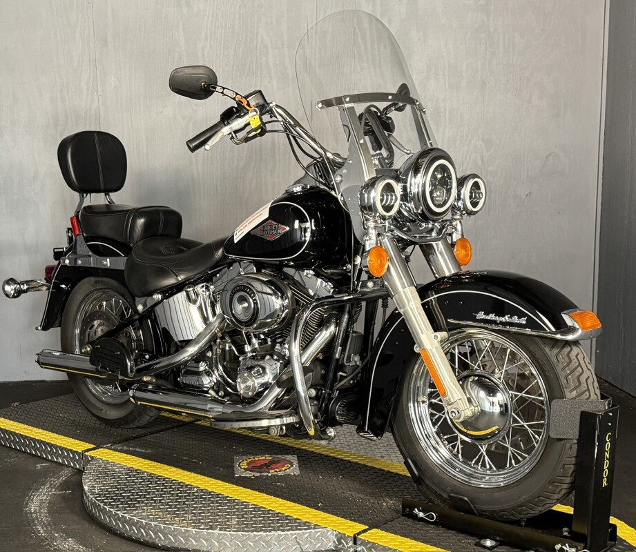 2015 Harley-Davidson Heritage Softail Classic FLSTC BLACK W/ PINSTRI - Photo 7
