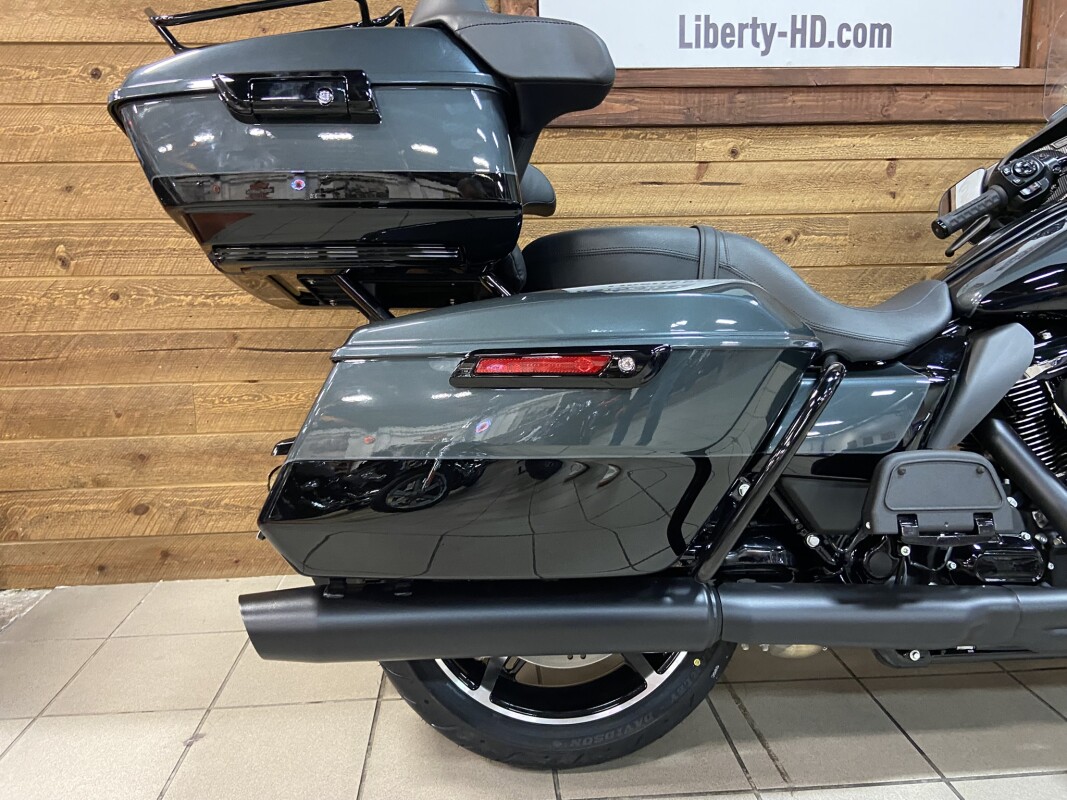 2025 Harley-Davidson Street Glide Ultra Iron Horse Metallic / Vivid Black - FLHXU - Photo 5