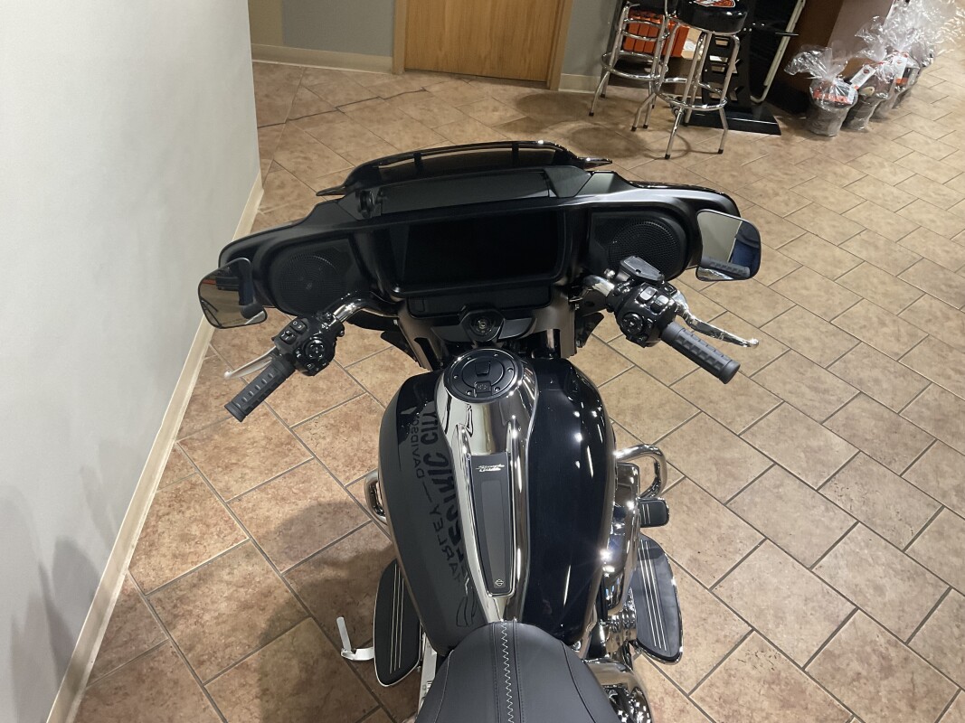 2025 Harley-Davidson Street Glide Vivid Black FLHX - Photo 6