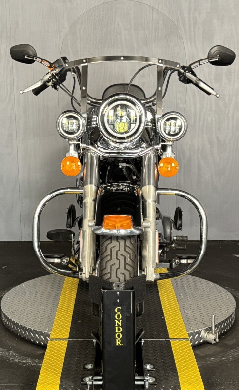 2015 Harley-Davidson Heritage Softail Classic FLSTC BLACK W/ PINSTRI - Photo 2