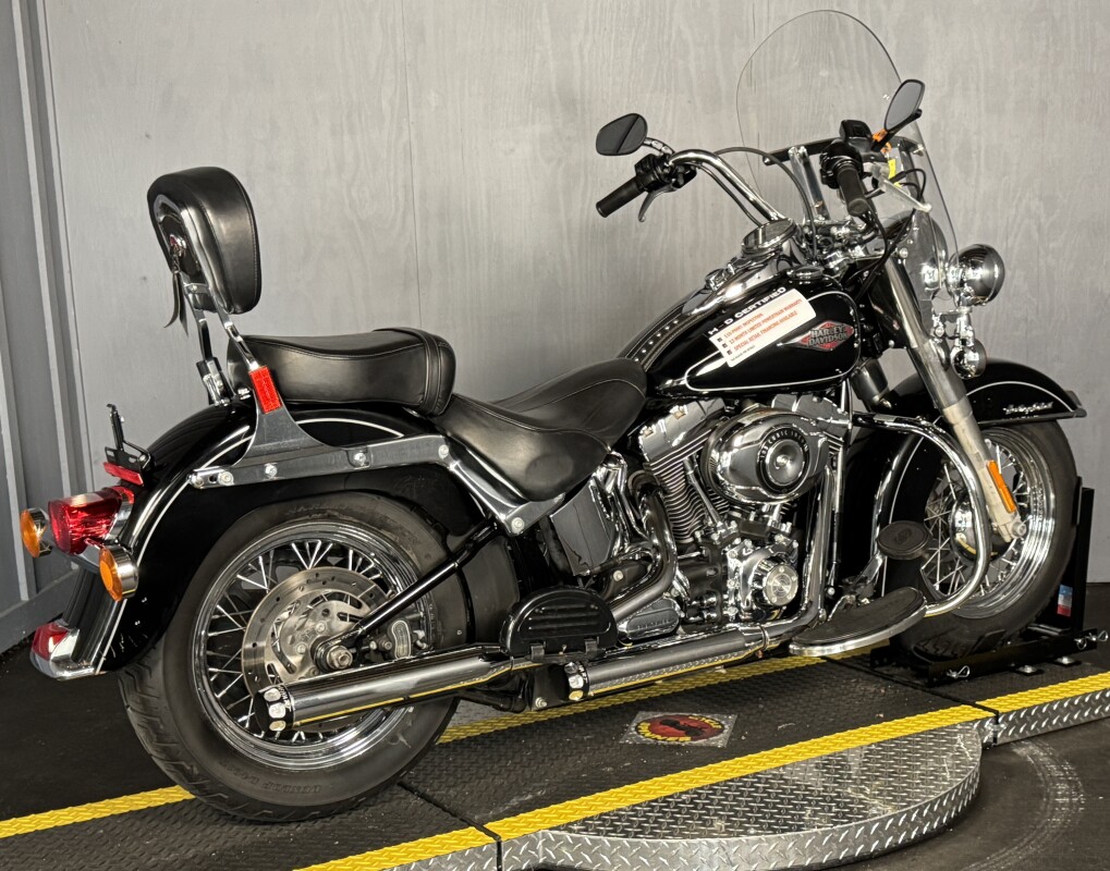 2015 Harley-Davidson Heritage Softail Classic FLSTC BLACK W/ PINSTRI - Photo 8