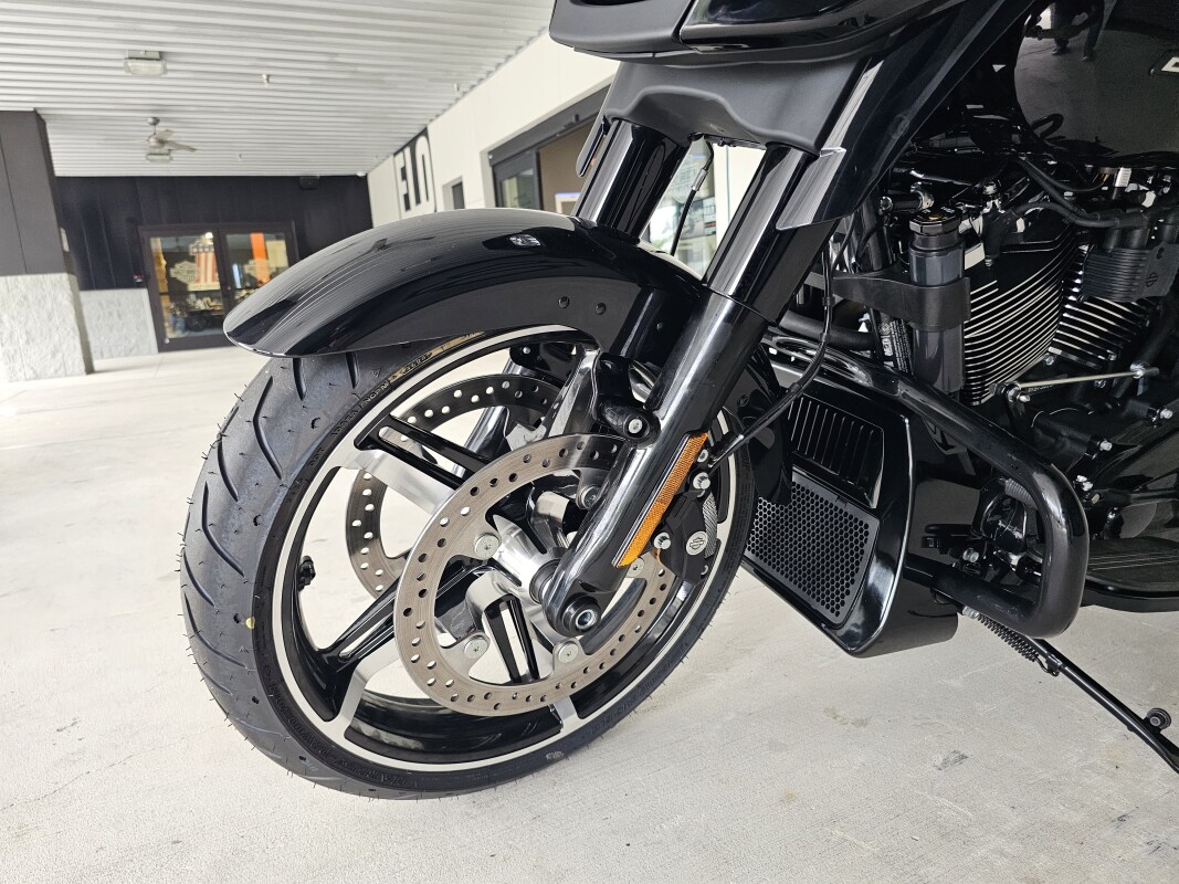 2025 Harley-Davidson Street Glide - Photo 6