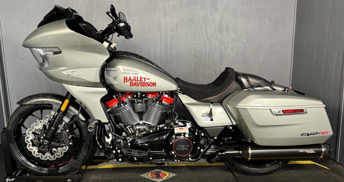 2025 Harley-Davidson CVO Road Glide ST FLTRXSTSE MERCURY SILVER - Photo 3