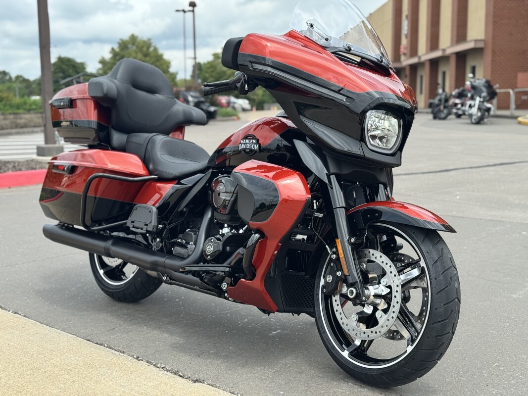 2025 Harley-Davidson Street Glide Ultra FLHXU Whiskey Fire / Vivid Black - Photo 2
