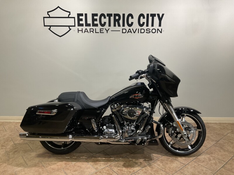 2025 Harley-Davidson<sup>®</sup> Street Glide® Vivid Black FLHX
