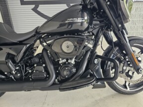 2025 Harley-Davidson<sup>®</sup> Street Glide® thumb 3