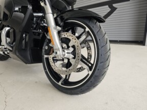 2025 Harley-Davidson<sup>®</sup> Street Glide® Ultra thumb 1