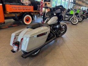 2025 Harley Davidson Road Glide FLTRX thumb 3