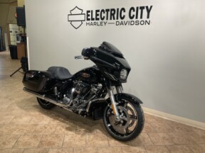 2025 Harley-Davidson<sup>®</sup> Street Glide® Vivid Black FLHX thumb 2