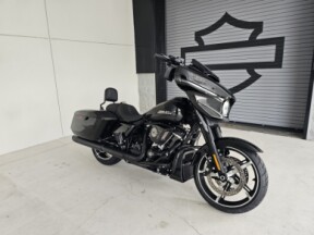 2025 Harley-Davidson<sup>®</sup> Street Glide® thumb 2