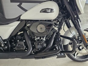 2025 Harley-Davidson<sup>®</sup> Street Glide® thumb 3